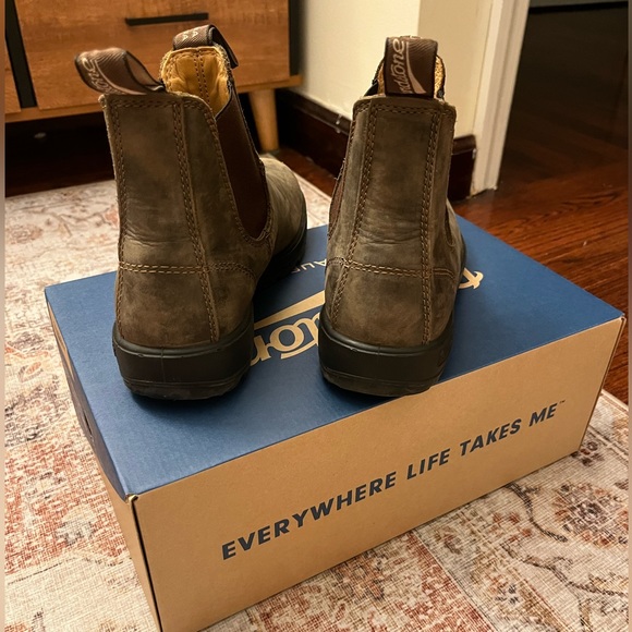 SOLD Blundstone Chelsea boots #585 in rustic brown - Picture 6 of 7